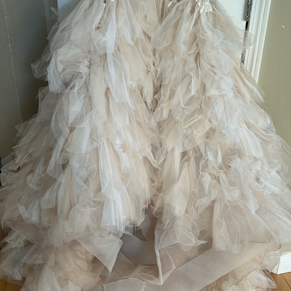 Badgley Mischka Elyse Wedding Dress - Picture 7 of 14